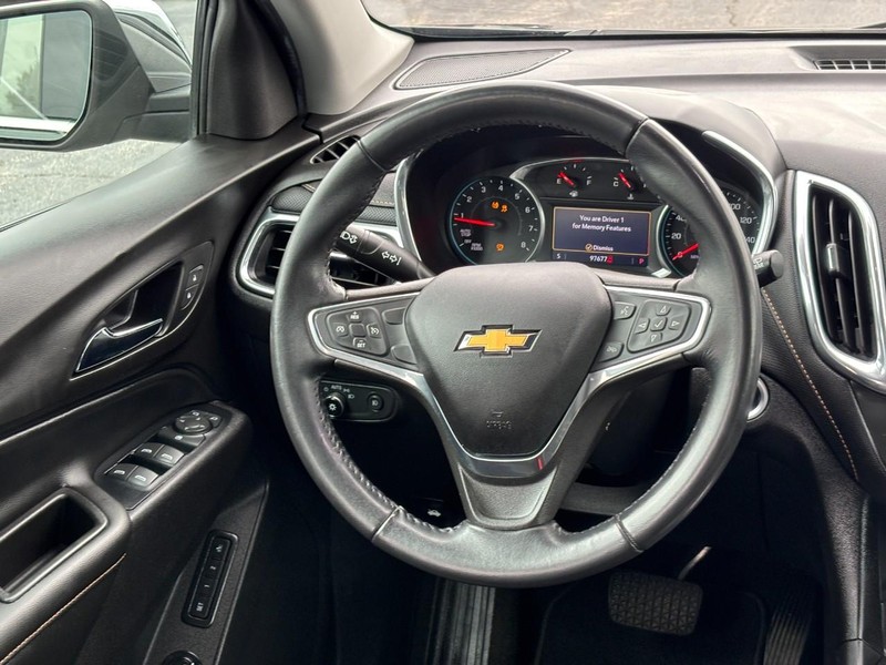 Chevrolet Equinox Vehicle Full-screen Gallery Image 12