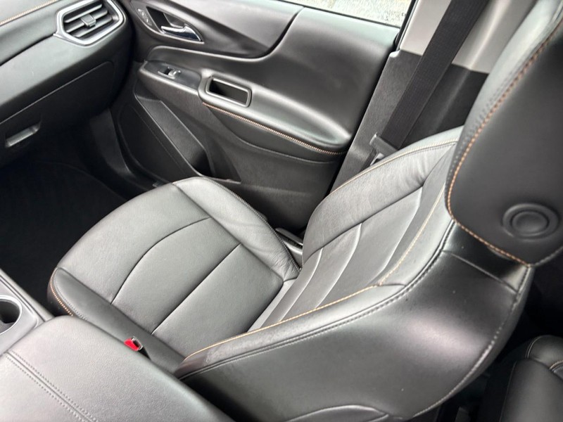 Chevrolet Equinox Vehicle Full-screen Gallery Image 14