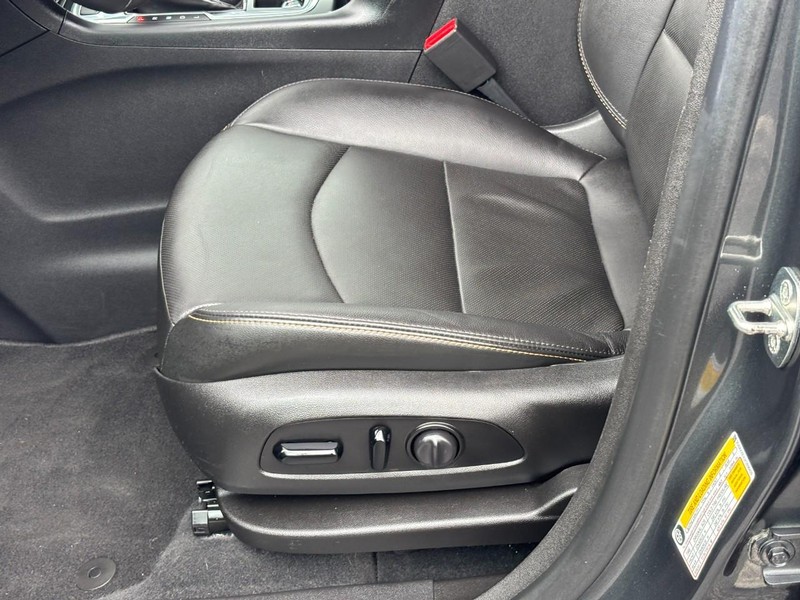 Chevrolet Equinox Vehicle Full-screen Gallery Image 15