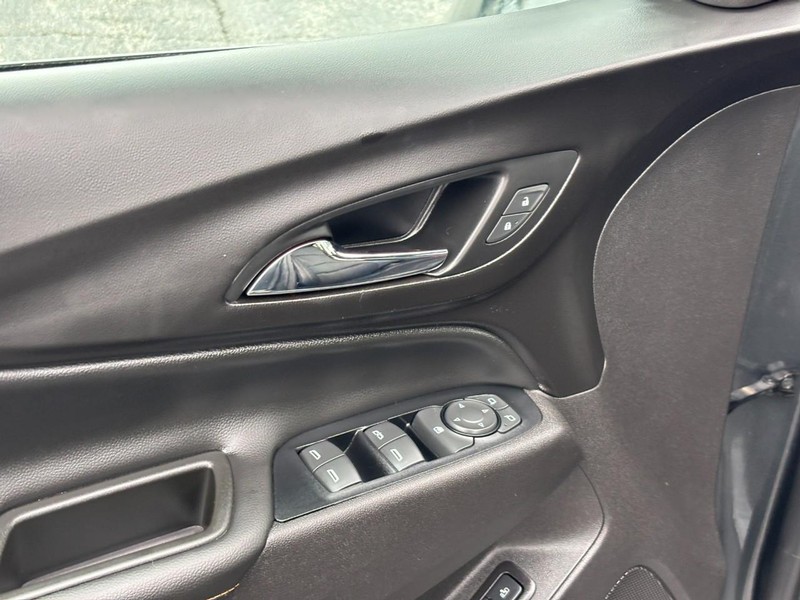 Chevrolet Equinox Vehicle Full-screen Gallery Image 16