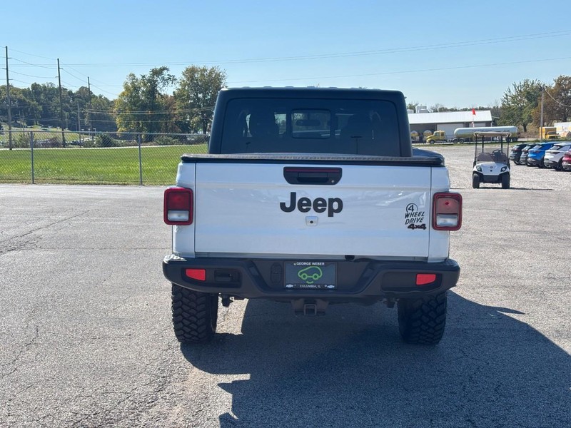 Jeep Gladiator Vehicle Full-screen Gallery Image 04