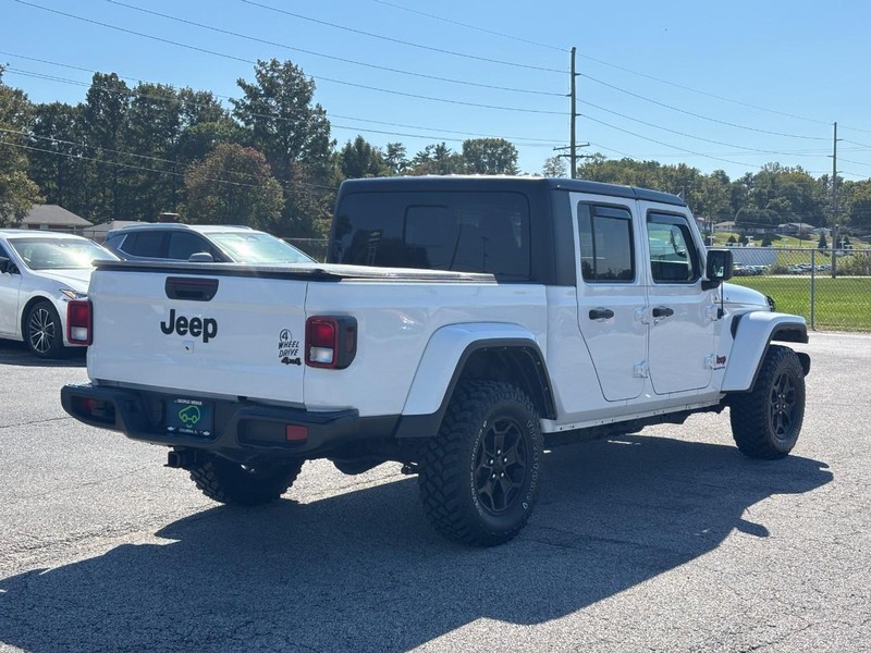 Jeep Gladiator Vehicle Full-screen Gallery Image 05