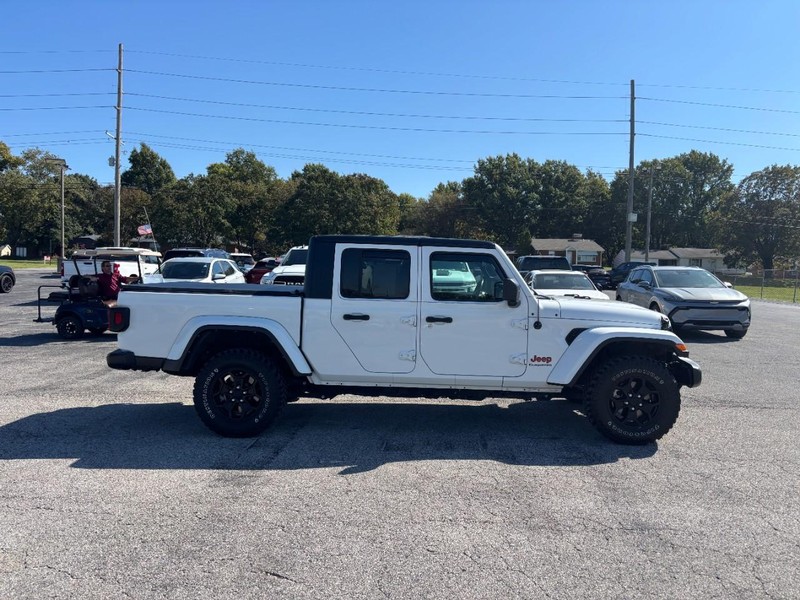 Jeep Gladiator Vehicle Full-screen Gallery Image 06