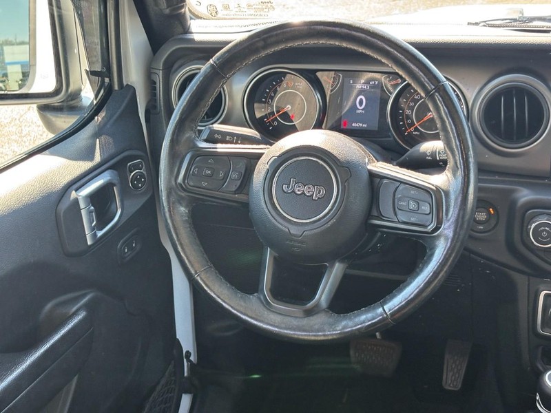 Jeep Gladiator Vehicle Full-screen Gallery Image 12