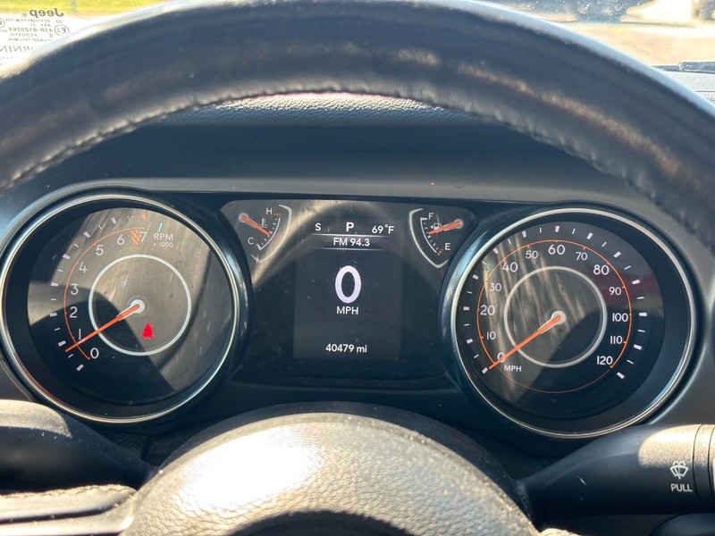 Jeep Gladiator Vehicle Full-screen Gallery Image 19