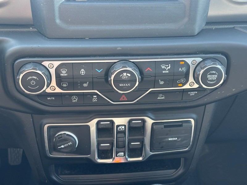 Jeep Gladiator Vehicle Full-screen Gallery Image 22