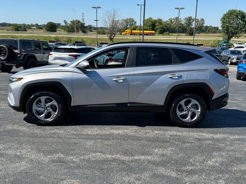 Hyundai Tucson Vehicle Full-screen Gallery Image 02