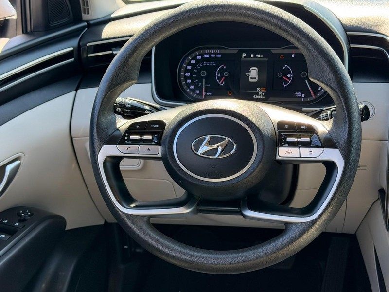 Hyundai Tucson Vehicle Full-screen Gallery Image 12