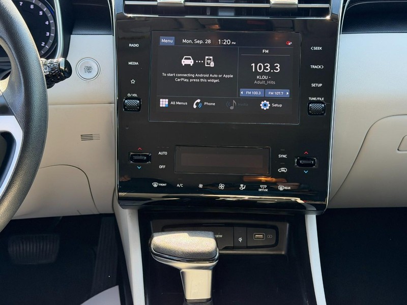 Hyundai Tucson Vehicle Full-screen Gallery Image 13