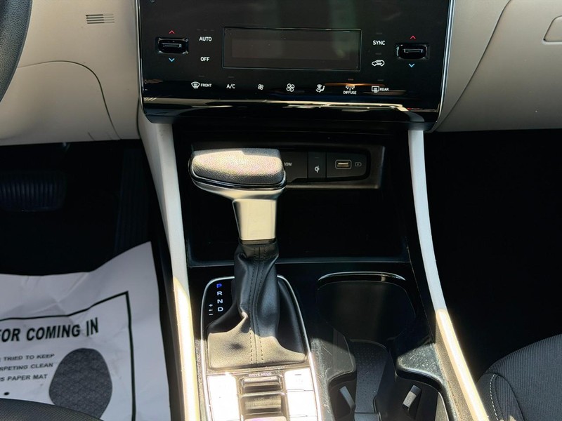 Hyundai Tucson Vehicle Full-screen Gallery Image 14