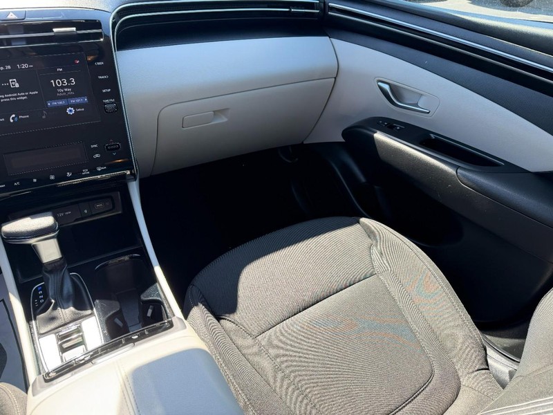 Hyundai Tucson Vehicle Full-screen Gallery Image 15