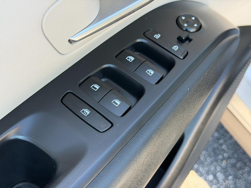 Hyundai Tucson Vehicle Full-screen Gallery Image 16