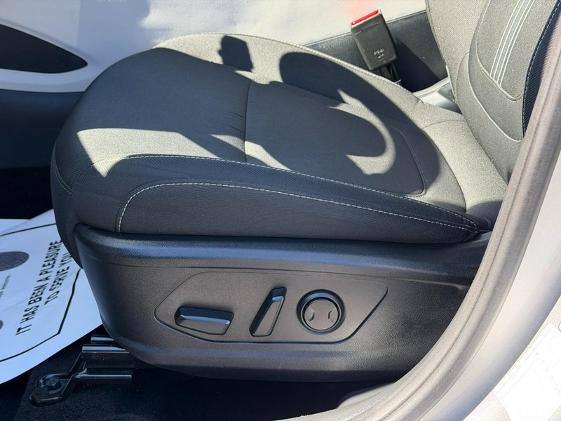 Hyundai Tucson Vehicle Full-screen Gallery Image 17