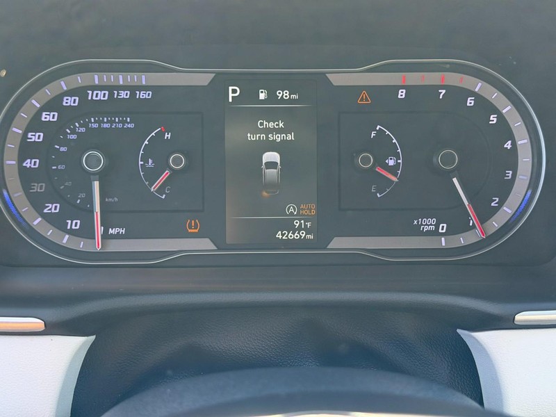 Hyundai Tucson Vehicle Full-screen Gallery Image 20