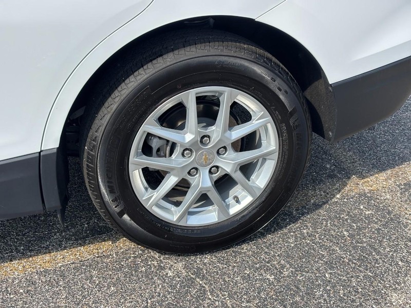 Chevrolet Equinox Vehicle Full-screen Gallery Image 09