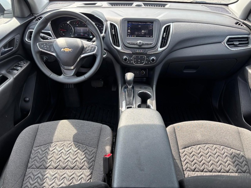 Chevrolet Equinox Vehicle Full-screen Gallery Image 11