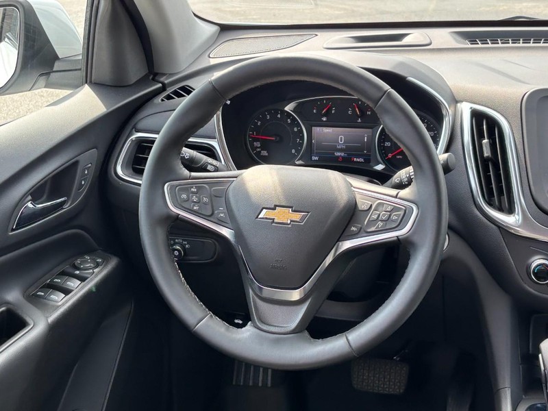 Chevrolet Equinox Vehicle Full-screen Gallery Image 12