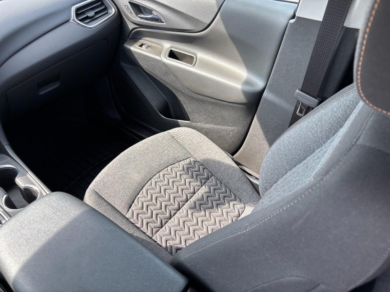 Chevrolet Equinox Vehicle Full-screen Gallery Image 14