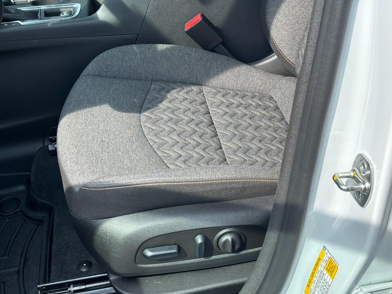 Chevrolet Equinox Vehicle Full-screen Gallery Image 15