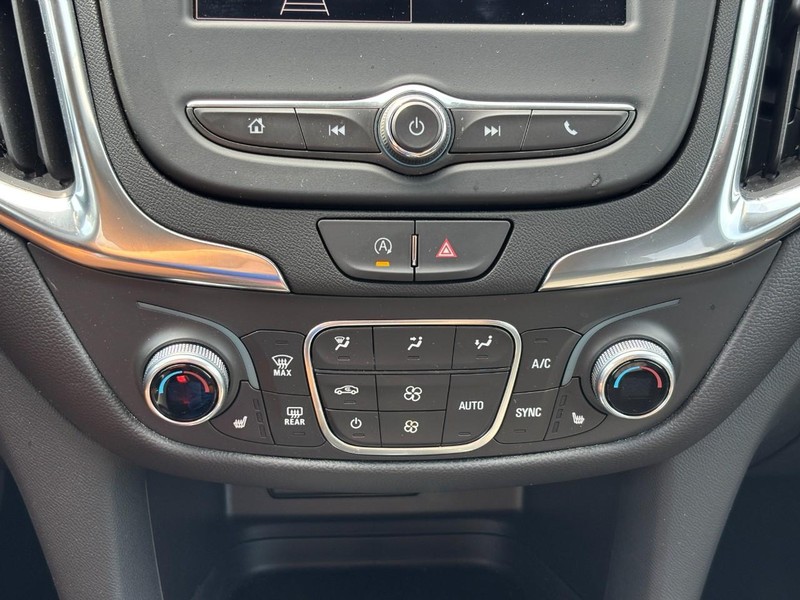 Chevrolet Equinox Vehicle Full-screen Gallery Image 22