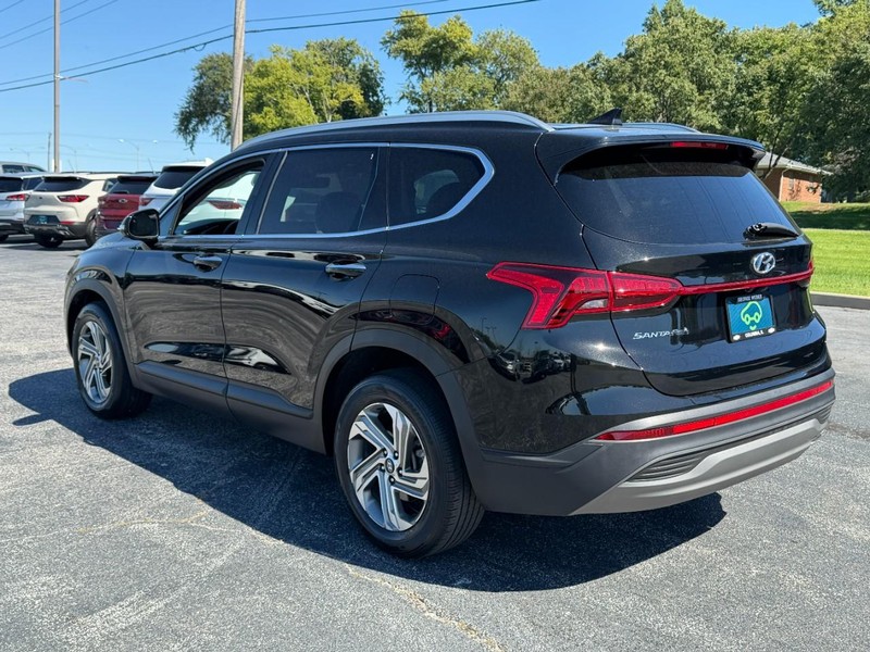 Hyundai Santa Fe Vehicle Full-screen Gallery Image 03