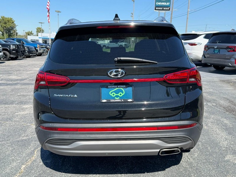 Hyundai Santa Fe Vehicle Full-screen Gallery Image 04