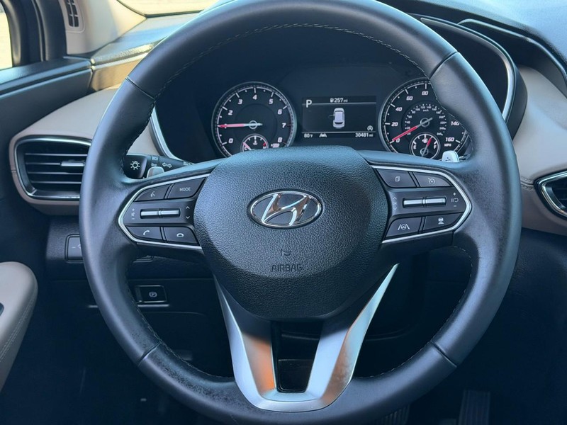Hyundai Santa Fe Vehicle Full-screen Gallery Image 12