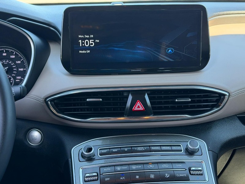 Hyundai Santa Fe Vehicle Full-screen Gallery Image 13