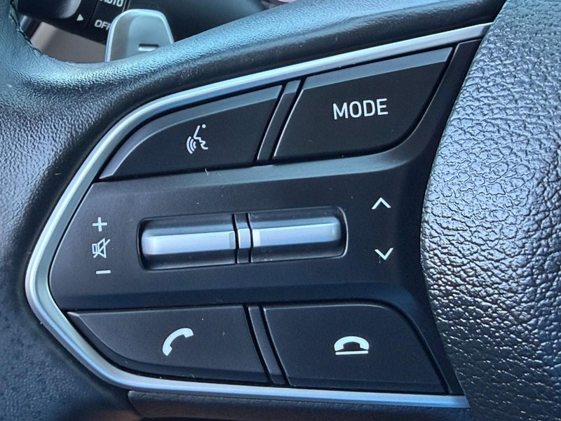 Hyundai Santa Fe Vehicle Full-screen Gallery Image 18