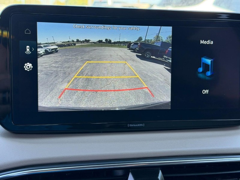Hyundai Santa Fe Vehicle Full-screen Gallery Image 23