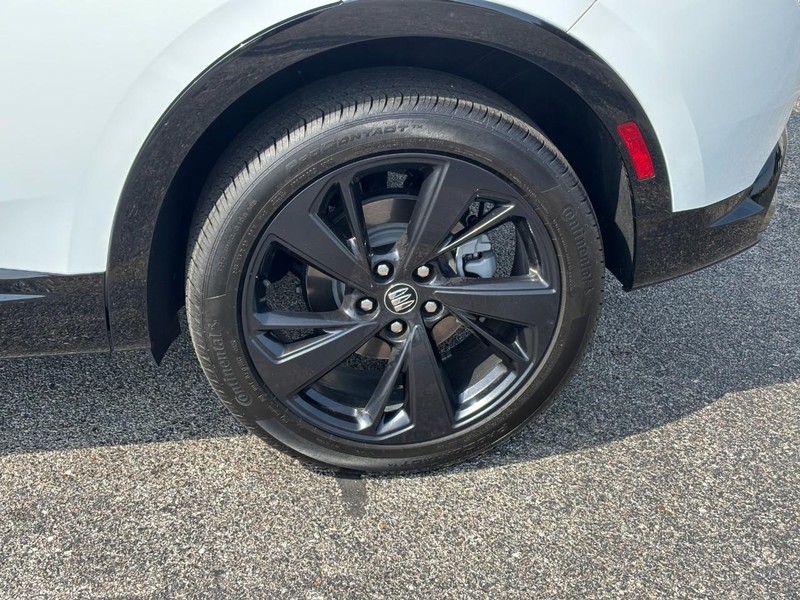 Buick Envision Vehicle Full-screen Gallery Image 09