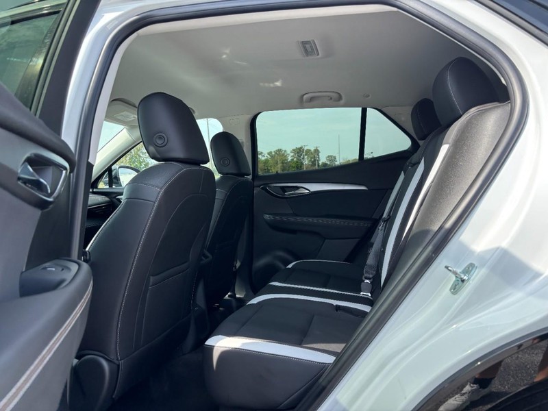 Buick Envision Vehicle Full-screen Gallery Image 10