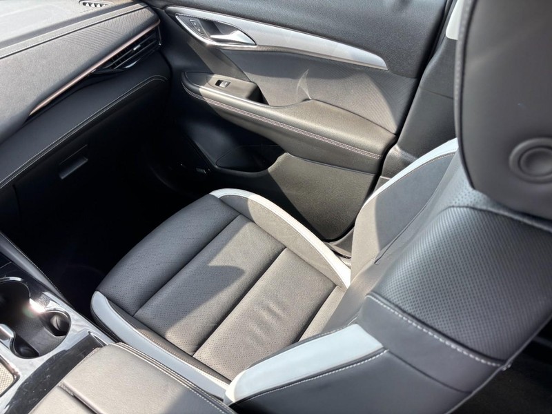 Buick Envision Vehicle Full-screen Gallery Image 14