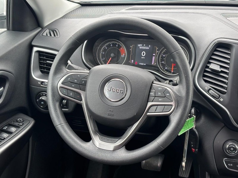 Jeep Cherokee Vehicle Full-screen Gallery Image 12