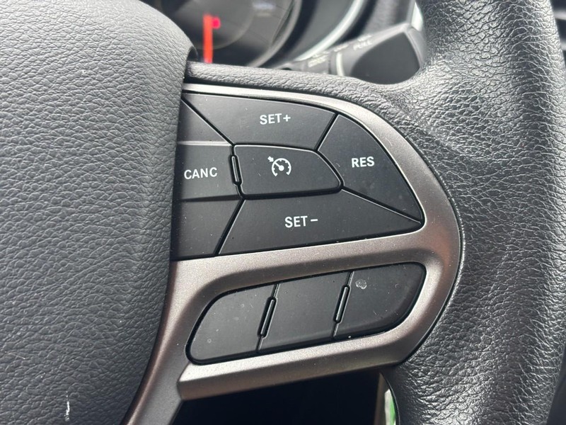 Jeep Cherokee Vehicle Full-screen Gallery Image 18