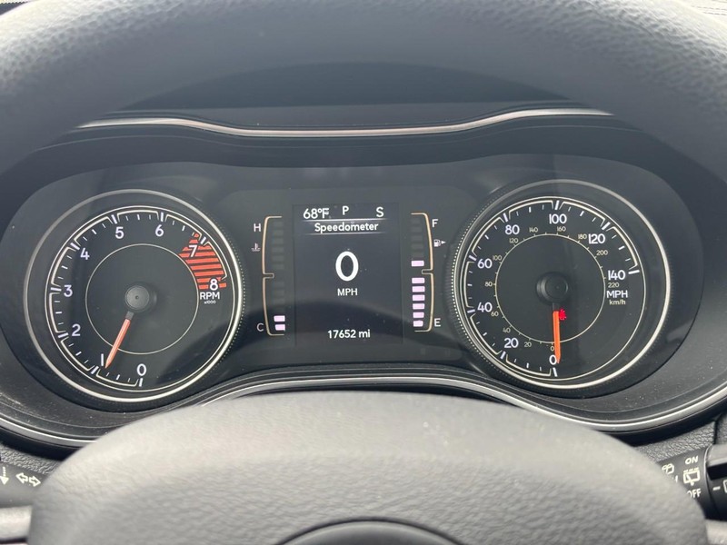Jeep Cherokee Vehicle Full-screen Gallery Image 19