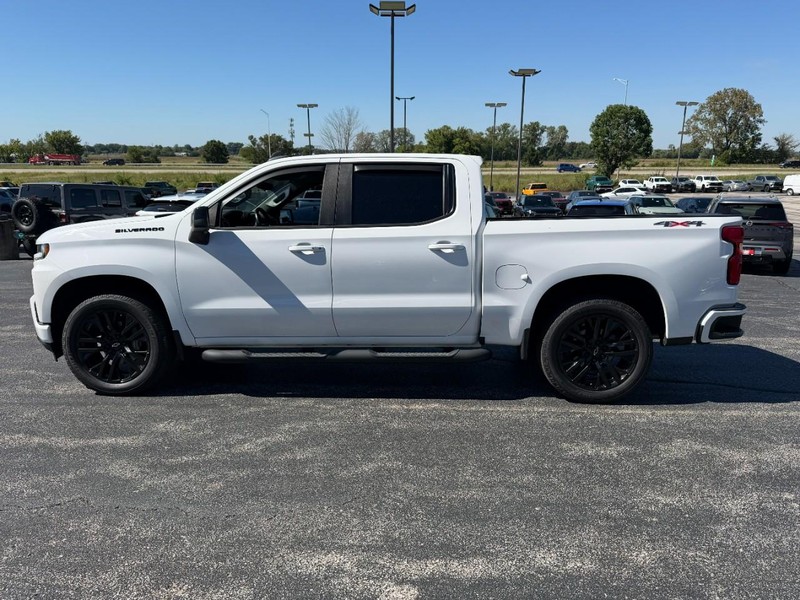 Chevrolet Silverado 1500 Vehicle Full-screen Gallery Image 02