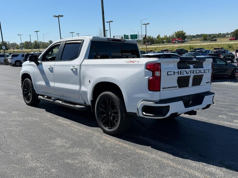 Chevrolet Silverado 1500 Vehicle Full-screen Gallery Image 03
