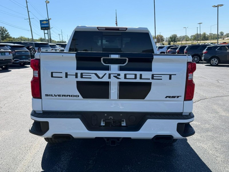 Chevrolet Silverado 1500 Vehicle Full-screen Gallery Image 04