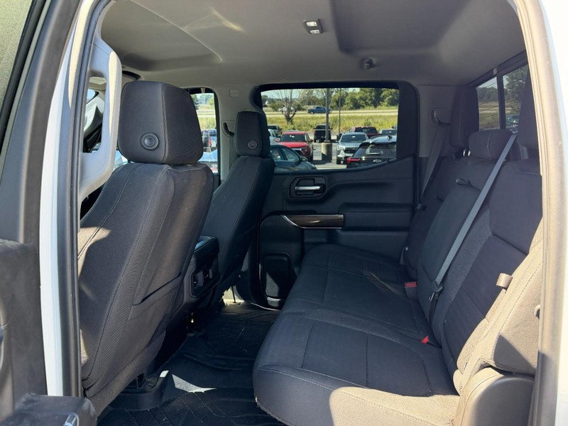 Chevrolet Silverado 1500 Vehicle Full-screen Gallery Image 10