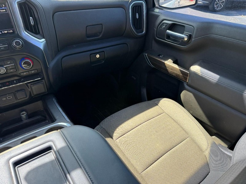 Chevrolet Silverado 1500 Vehicle Full-screen Gallery Image 15