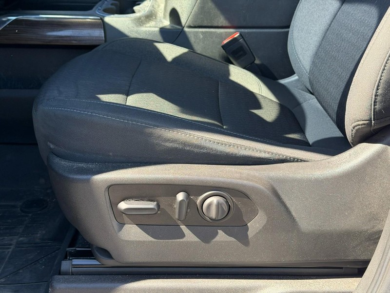 Chevrolet Silverado 1500 Vehicle Full-screen Gallery Image 17