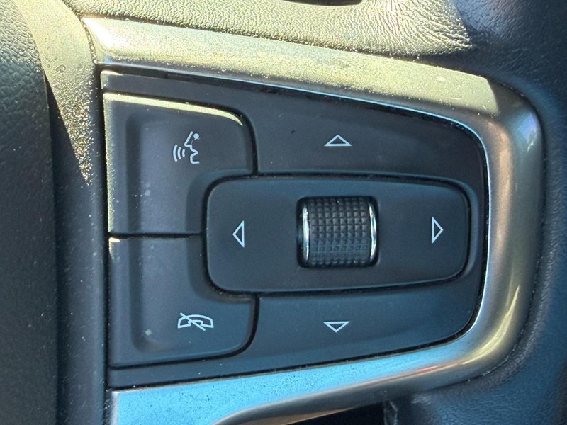 Chevrolet Silverado 1500 Vehicle Full-screen Gallery Image 19