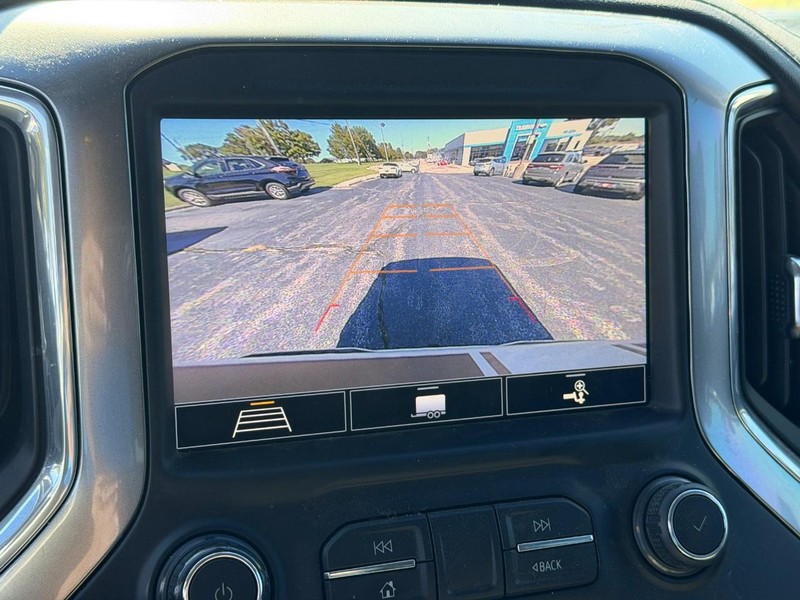 Chevrolet Silverado 1500 Vehicle Full-screen Gallery Image 22