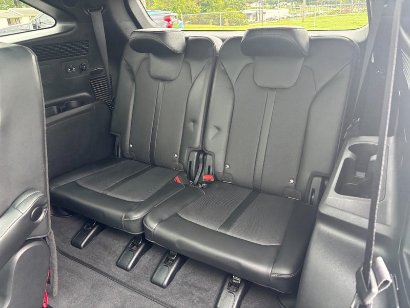 Kia Sorento Vehicle Full-screen Gallery Image 10