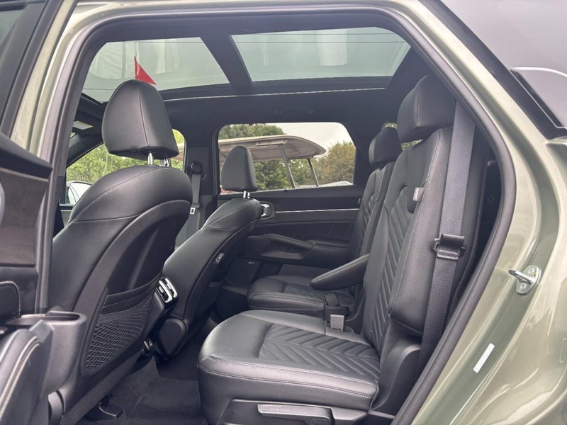 Kia Sorento Vehicle Full-screen Gallery Image 11