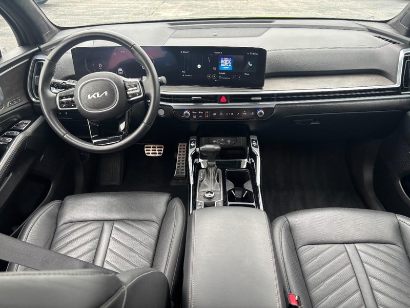 Kia Sorento Vehicle Full-screen Gallery Image 12