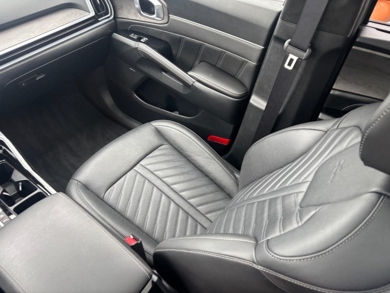 Kia Sorento Vehicle Full-screen Gallery Image 15