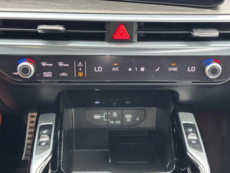 Kia Sorento Vehicle Full-screen Gallery Image 24