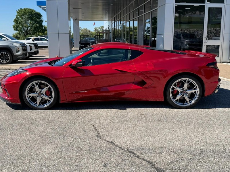 Chevrolet Corvette Vehicle Full-screen Gallery Image 02